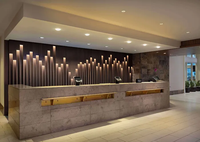 Hilton Indianapolis Hotel & Suites